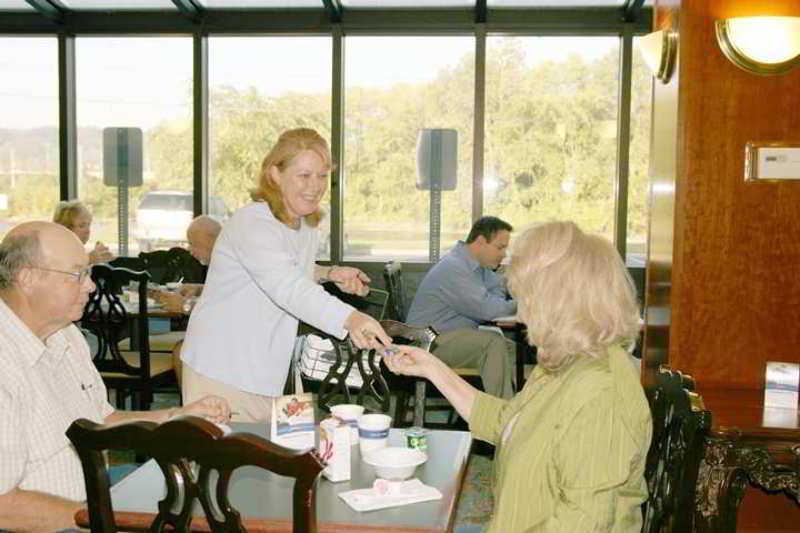 Hampton Inn New Philadelphia Restaurant photo